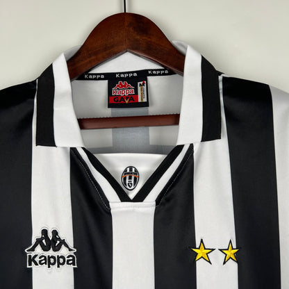 Retro Juventus 96 97 Hjemme Fotballdrakter